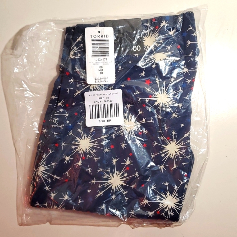 ❤️NWT TORRID 9" BIKE SHORT - 9" BERMUDA FIREWORKS AMERICANA - PLUS SIZE - Picture 4 of 11